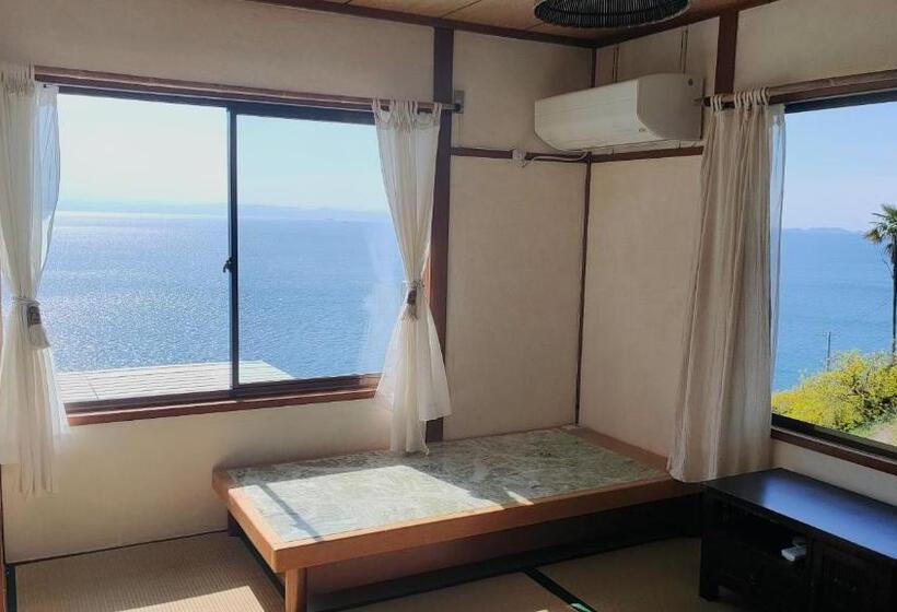 패밀리 룸 측면 바다 전망, Akua Inn