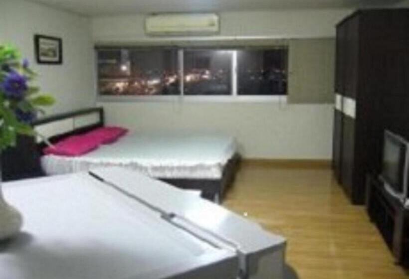 Номер Стандарт Трехместный, Thailand Taxiapartment Hostel