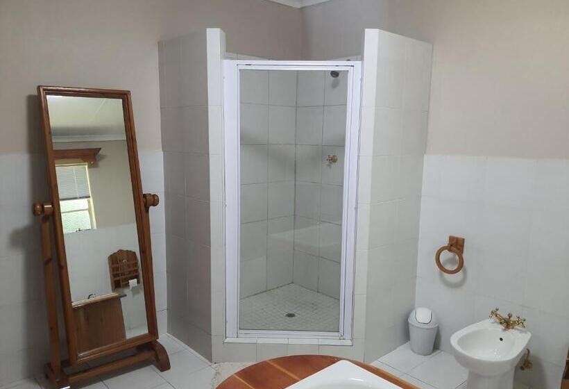 Семейный Номер, Lord Fraser Guest House