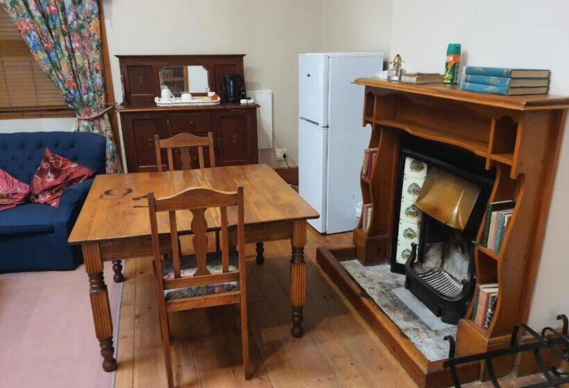 Семейный Номер, Lord Fraser Guest House