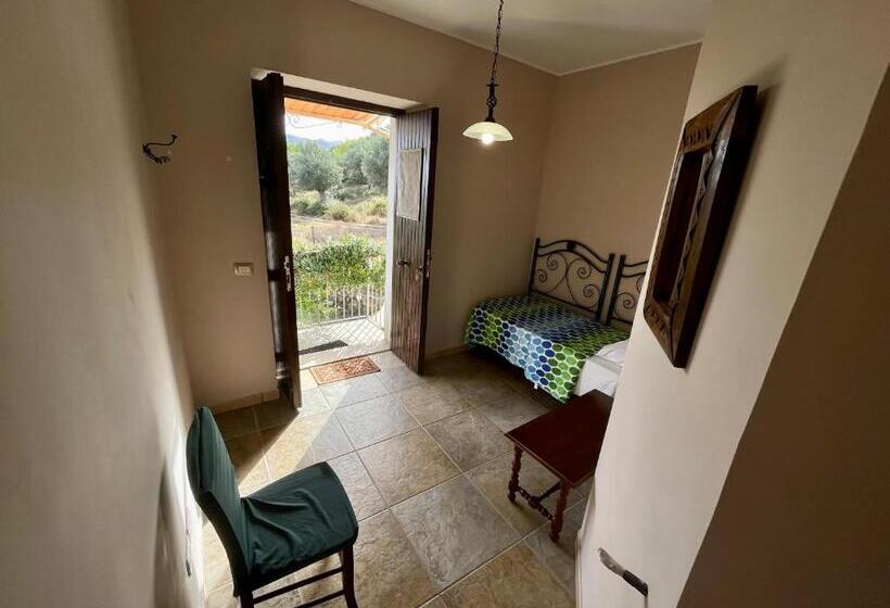 اتاق لوکس سه تخته, Agriturismo Serre