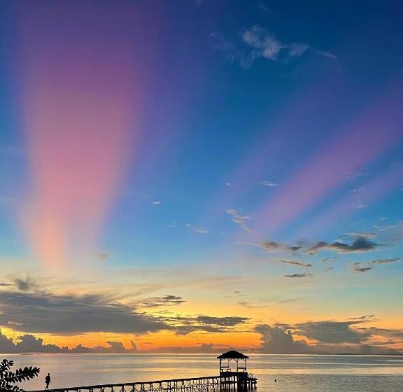 带海景的标准房, Sanctum Una Una Eco Dive Resort