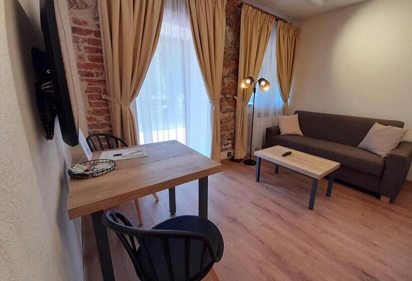 테라스 스위트, Residence Tvrz Skočice
