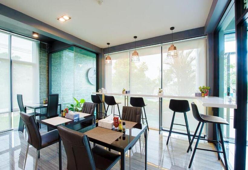 Студио Стандарт с Балконом, The Living Hotel Samutprakan