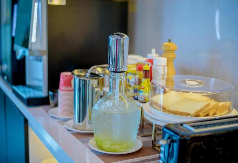 Номер Deluxe с Балконом, The Living Hotel Samutprakan