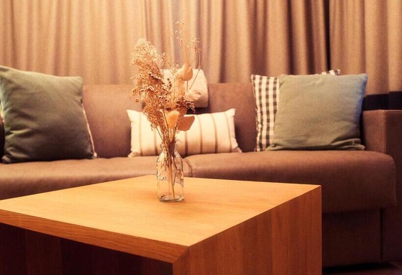 Полулюкс, Boutique Hotel La Cabane