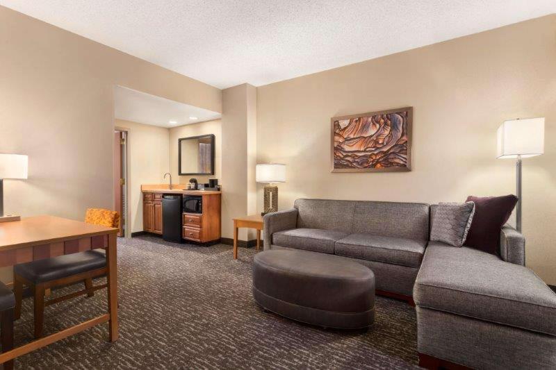 Люкс, Embassy Suites Northwest Arkansas   Hotel, Spa & Convention