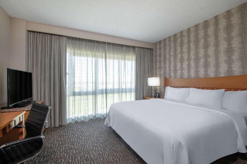 Люкс Кровать Кинг, Embassy Suites Northwest Arkansas   Hotel, Spa & Convention