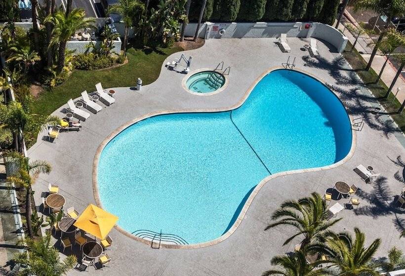 장애인을 위한 킹사이즈 침대 스탠다드 룸, Hilton Irvine/orange County Airport