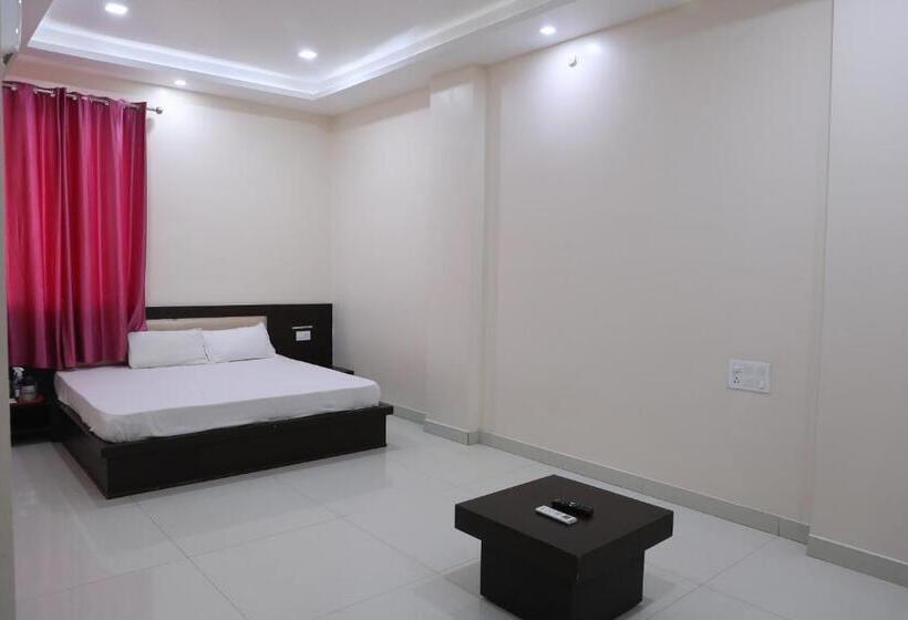 Номер Economy, Shri Siddhivinayak