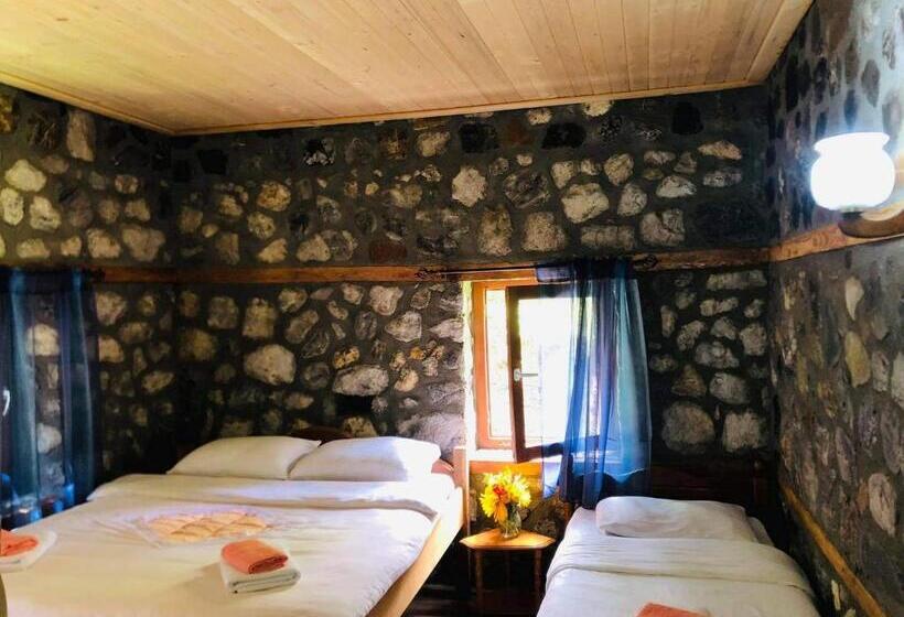 Номер Стандарт Вид на Горы, Guest House Hyrmet Demushi