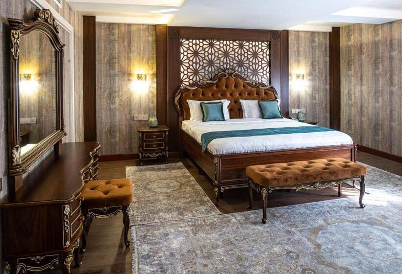 سوئیت با تخت بزرگ, Manor