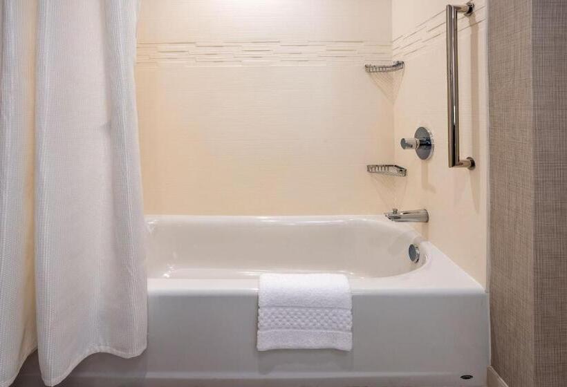 Standard studio with river view, Residence Inn By Marriott Wenatchee