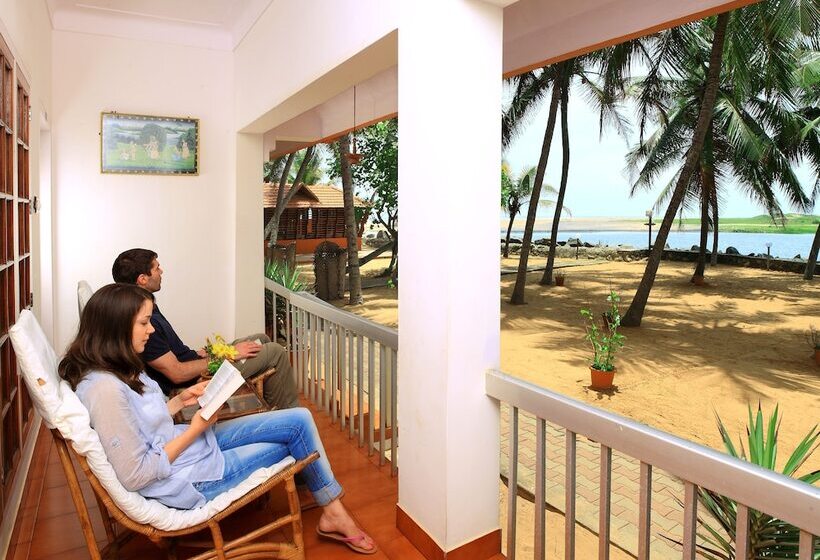 Quarto Deluxe, Beach And Lake Ayurvedic Resort, Kovalam