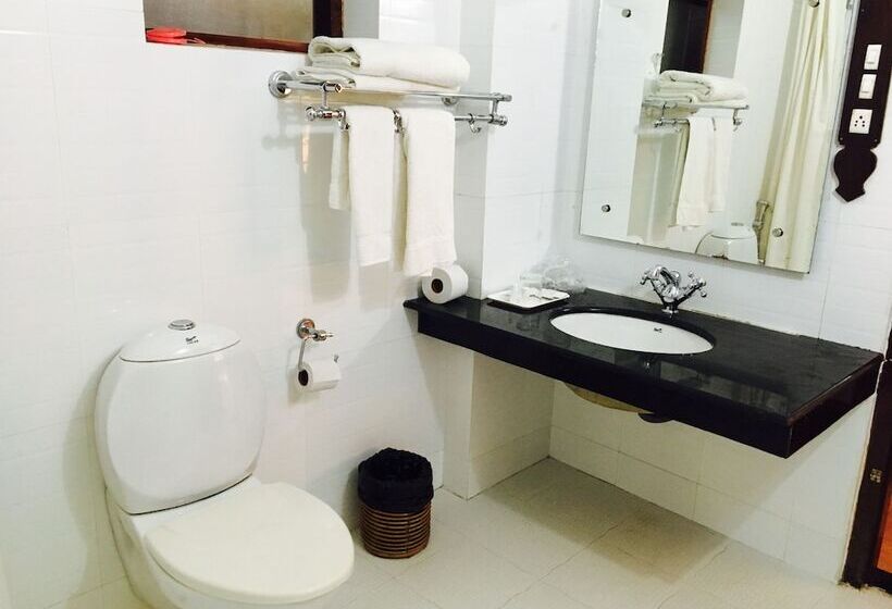 Quarto Deluxe, Beach And Lake Ayurvedic Resort, Kovalam
