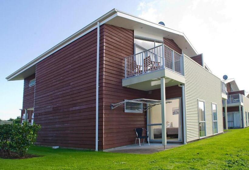 Апартаменты 2 Спальни с Балконом, Beachside Resort Motel Whitianga
