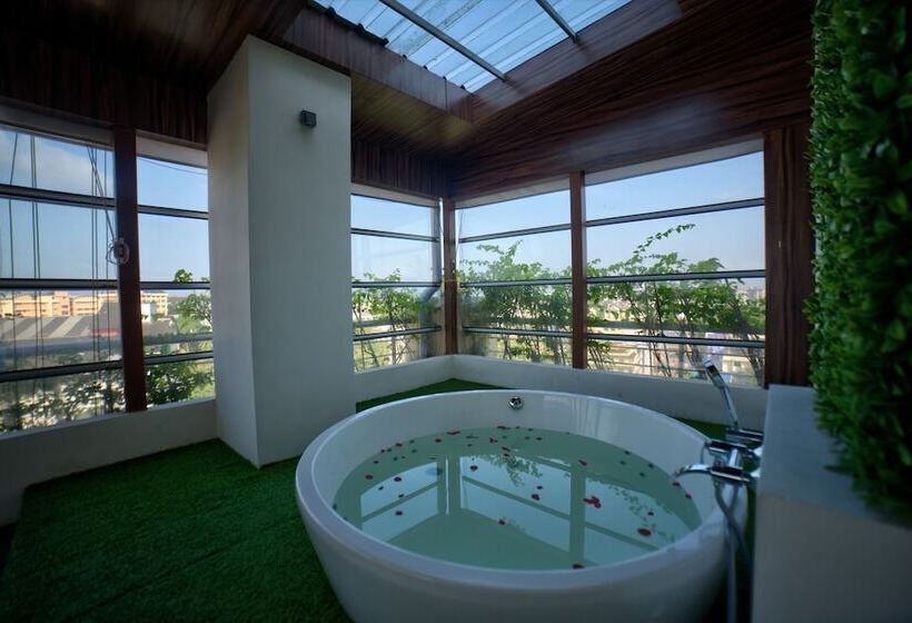 Президентский Люкс, Goldfinch Hotel Mangalore
