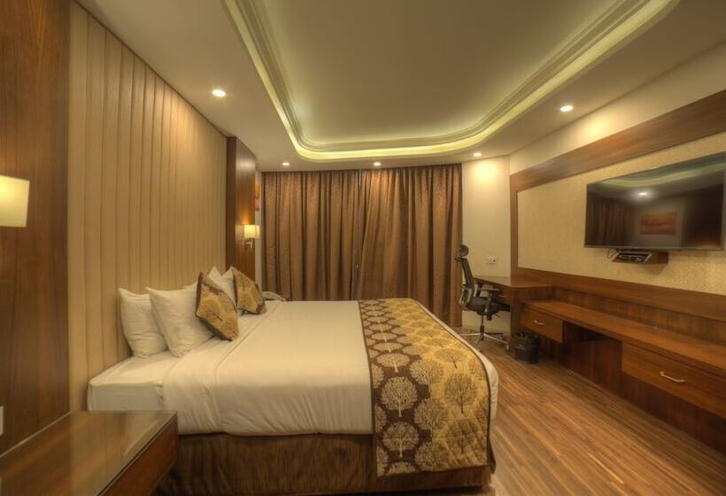 Президентский Люкс, Goldfinch Hotel Mangalore