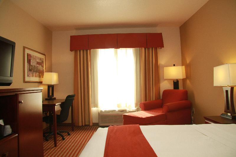 适合残疾人士使用的带超级大床的标准间, Holiday Inn Express Hotel & Suites Amarillo South, An Ihg