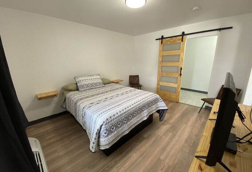 Номер Deluxe, The Sage Motel