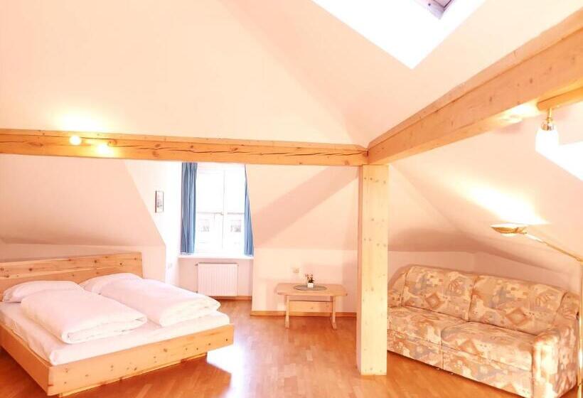 标准工作室, Residence Zum Theater