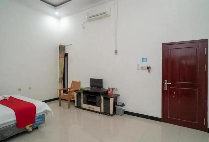 اتاق لوکس خانوادگی, Reddoorz Syariah Near Syamsudin Noor Airport 4