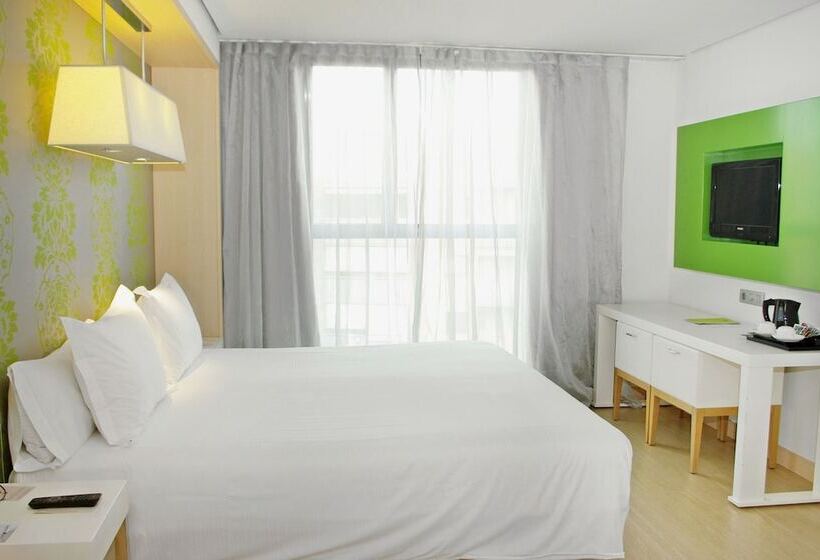 غرفة قياسية سرير مزدوج, Doubletree By Hilton Hotel Girona