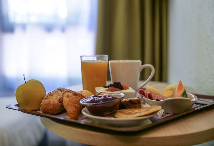 Семейный Номер, Inn Chambery
