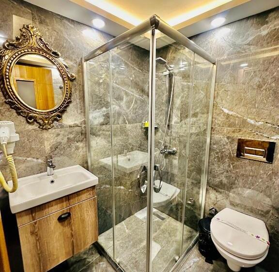 اتاق استاندارد سه تخته با بالکن, Sirkeci Quietness