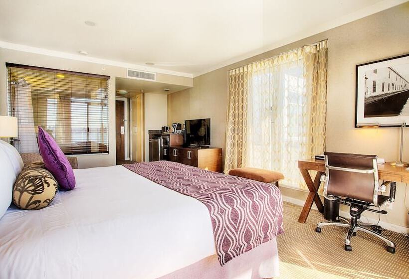 Номер Superior с Видом, Pinnacle Hotel At The Pier