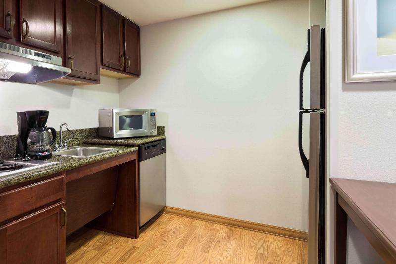 Люкс Кровать Кинг, Homewood Suites By Hilton Tampa Airport   Westshore