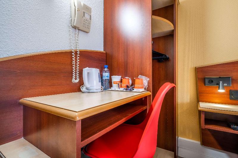 Номер Стандарт Трехместный, Comfort Hotel Etampes