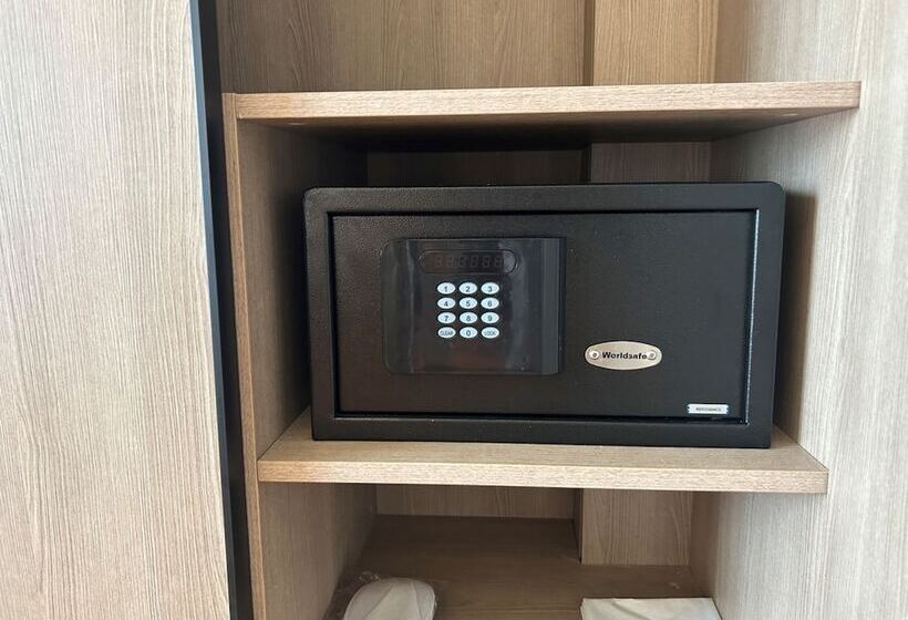 Номер Deluxe, The One Bay Breeze