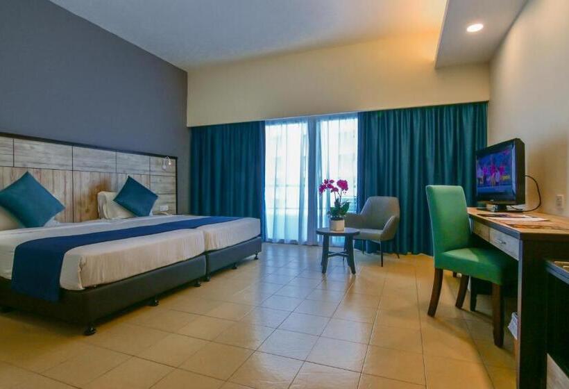 اتاق لوکس با چشم‌انداز, Flamingo By The Beach Penang