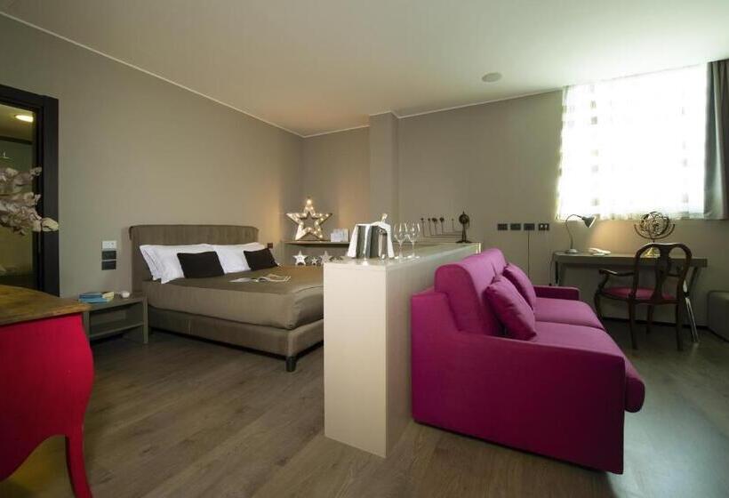 Полулюкс, H2c Hotel Milanofiori