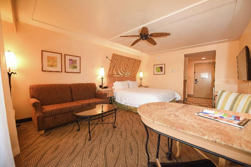 Номер Стандарт Вид на Бассейн, Hampton Inn Key Largo Manatee Bay