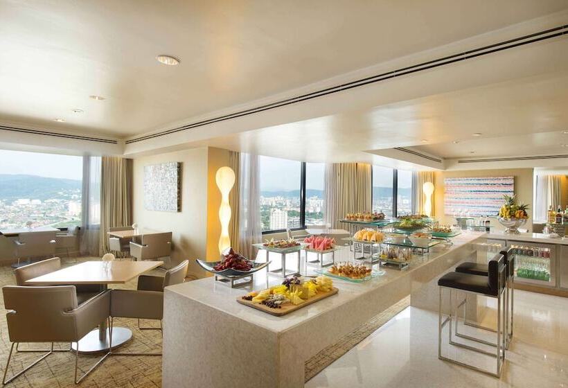 Люкс с Террасой, Doubletree By Hilton Hotel Kuala Lumpur