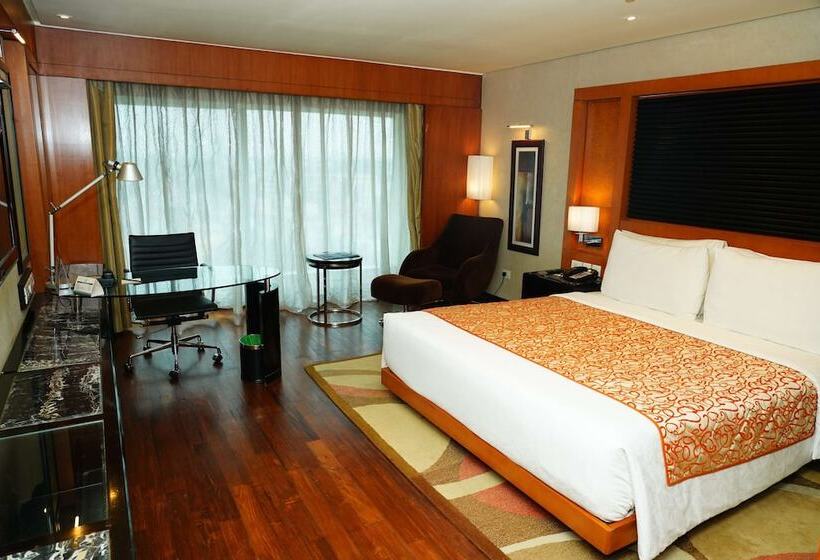 Номер Deluxe, Gokulam Grand Hotel & Spa Bangalore