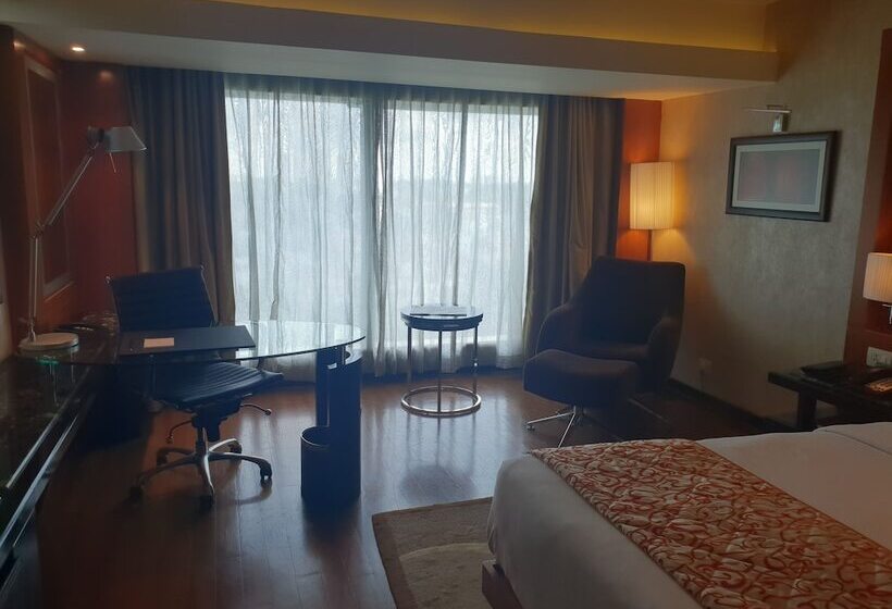 Номер Executive, Gokulam Grand Hotel & Spa Bangalore