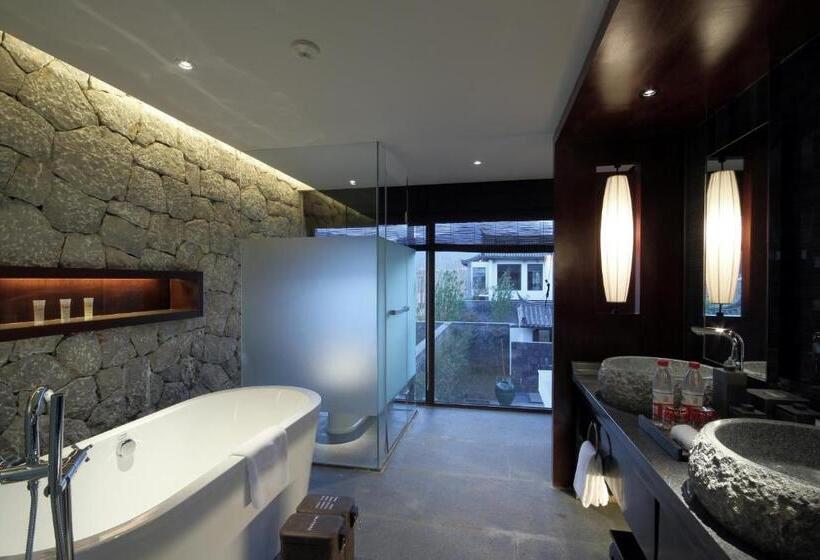Вилла Deluxe 3 Спальни, Pullman Lijiang Resort & Spa