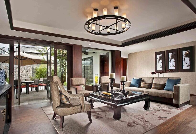 Вилла Deluxe 2 Спальни, Pullman Lijiang Resort & Spa