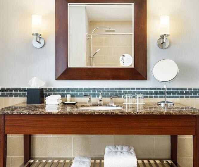Номер Deluxe, The Westin Book Cadillac Detroit