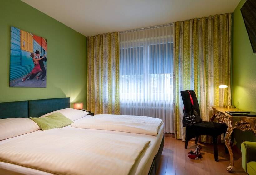 Quarto Estandar, Arosa Dusseldorf Oberkassel