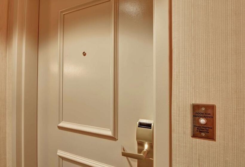 סוויטה מותאמת לאדם עם מוגבלויות, Embassy Suites By Hilton Savannah Airport
