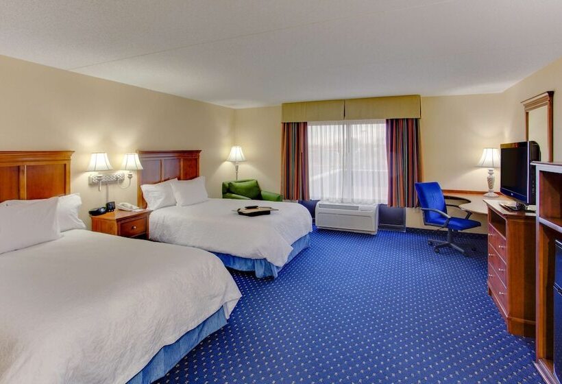 스위트, Hampton Inn & Suites Fredericksburg South