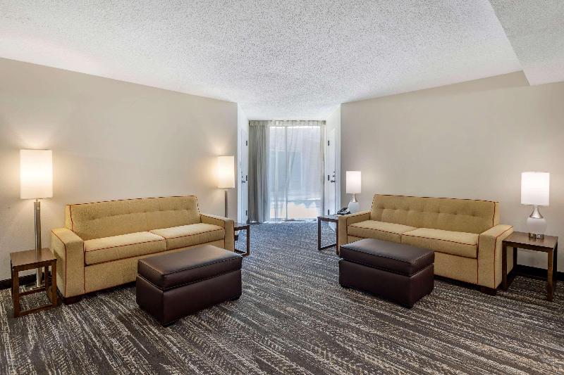 스위트, Hampton Inn & Suites Fredericksburg South
