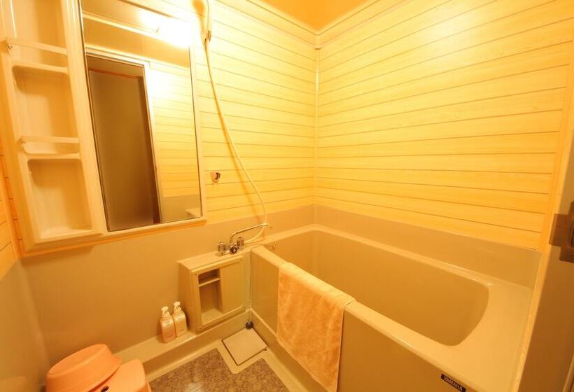 Семейный Номер, Ryokan Asukasou At The Entrancne Of Nara Park