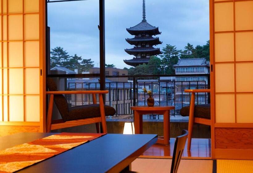 Семейный Номер, Ryokan Asukasou At The Entrancne Of Nara Park