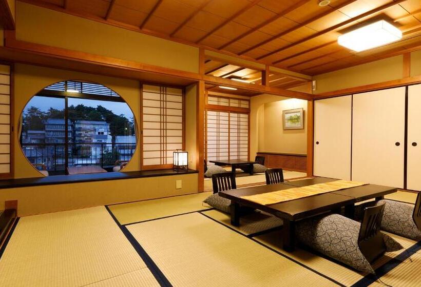 Семейный Номер Superior, Ryokan Asukasou At The Entrancne Of Nara Park