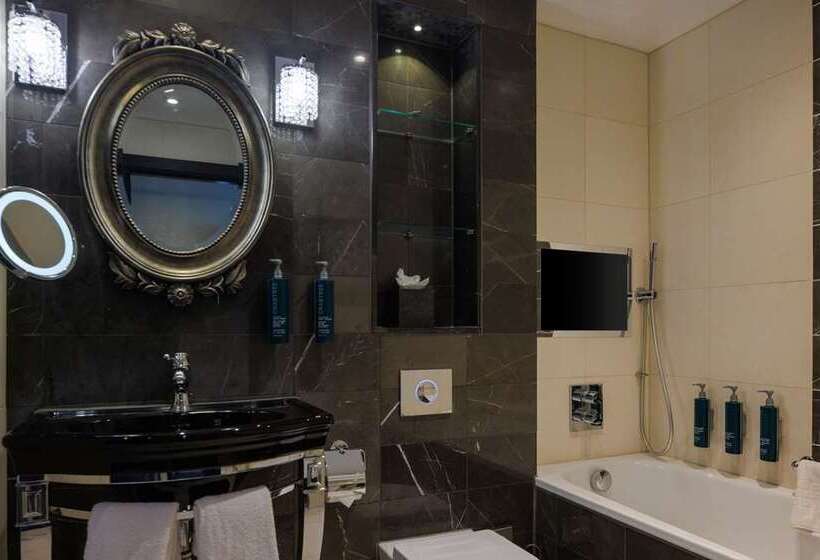 اتاق لوکس با تخت بزرگ, Hilton London Syon Park
